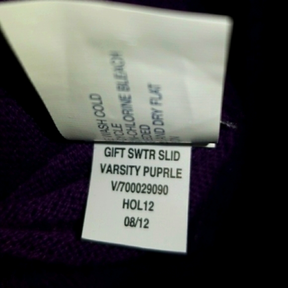 VARSITY V-NECK PULLOVER - Picture 4 of 6